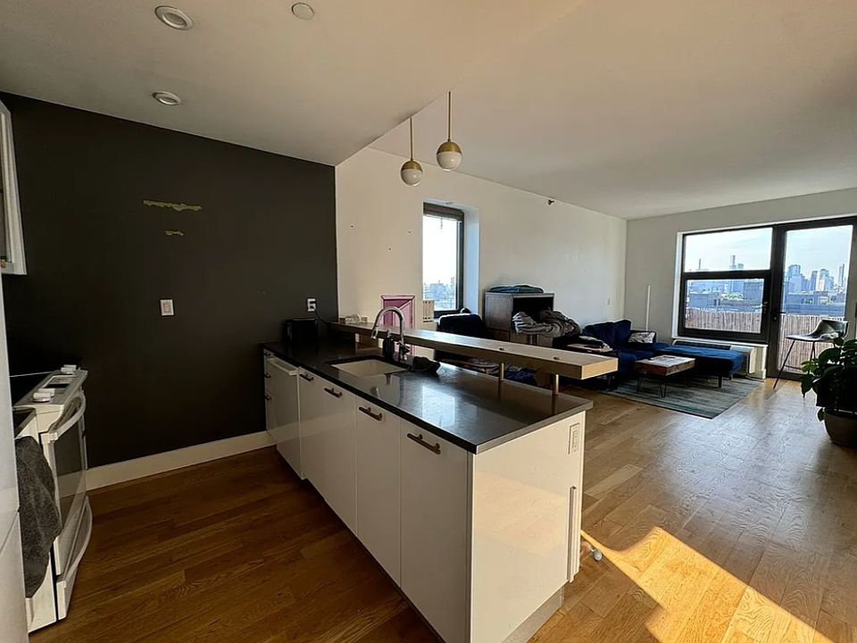 1st image of 11 Jackson St #5E