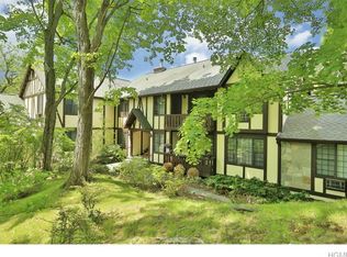 28-5 Foxwood Dr, Pleasantville, NY 10570