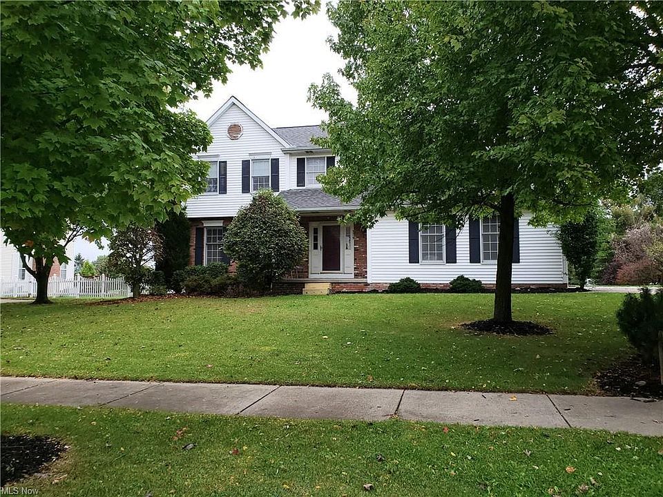 1st image of 379 Summerhill Dr