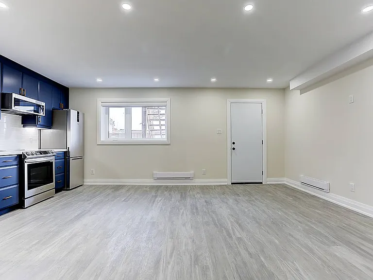 2071 Keele St #LOWER — Photo 9