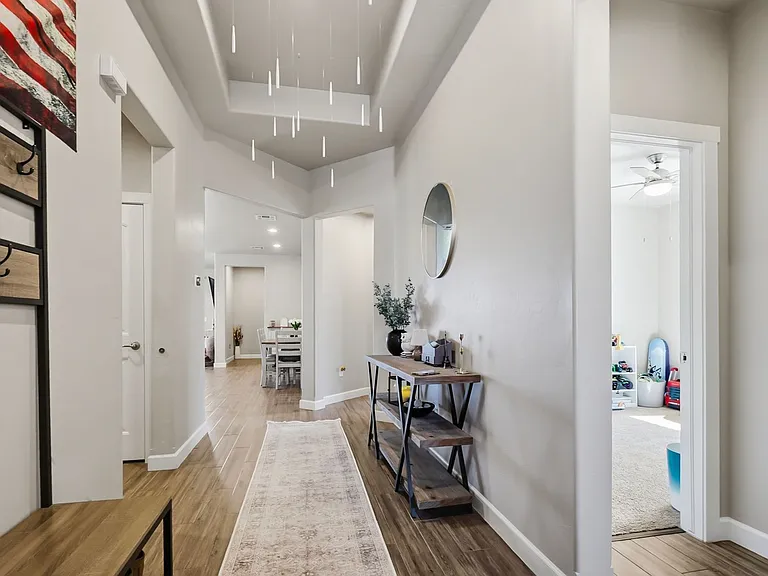 501 Montecito Dr — Photo 23