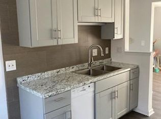 737 1/2 W 98th St, Los Angeles, CA 90044