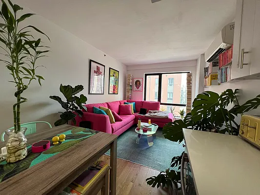 Rented by Rumah Realty Inc | media 8