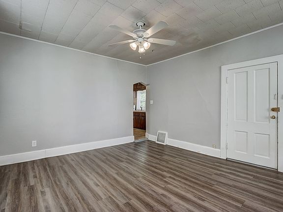 3rd image of 1811 N Warren Ave