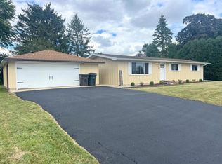 209 E South St, Lake Geneva, WI 53147