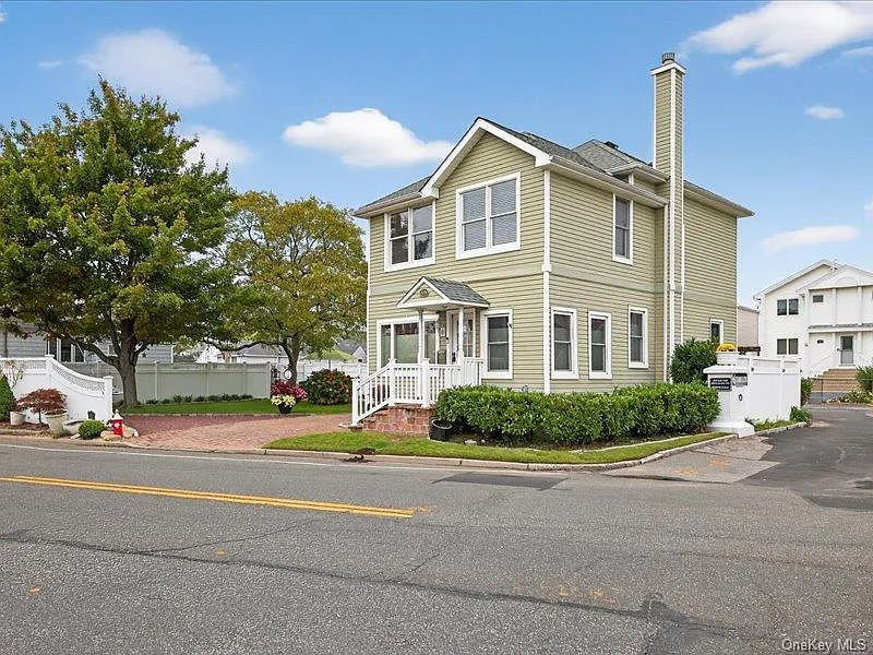409 Bayville Avenue photo 1