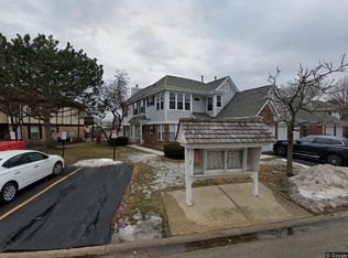 1915 Quaker Hollow Ln, Streamwood, IL