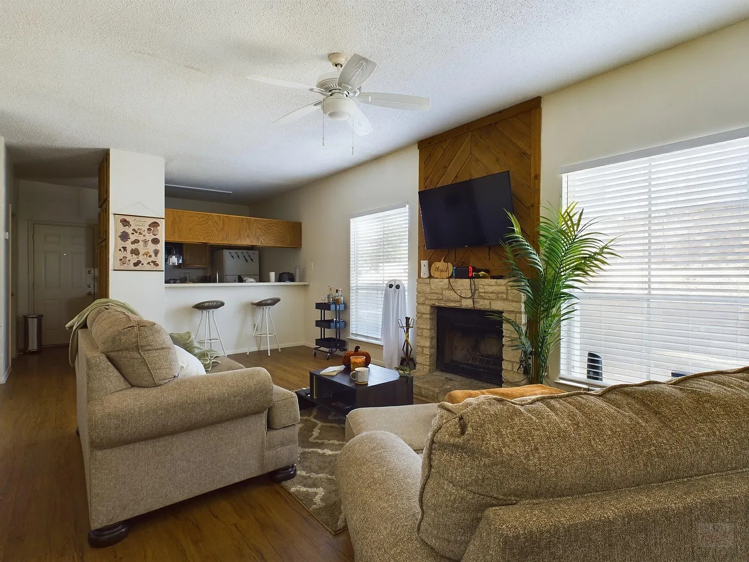 2313 Longview St — Photo 3