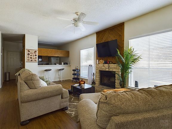 3rd image of 2313 Longview St APT 101