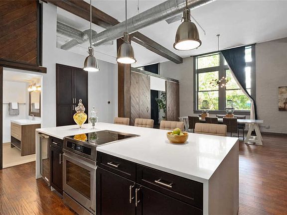 2nd image of 4242 Laclede Ave APT 114