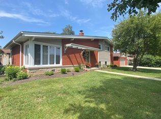 8901 Oconto Ave, Morton Grove, IL 60053