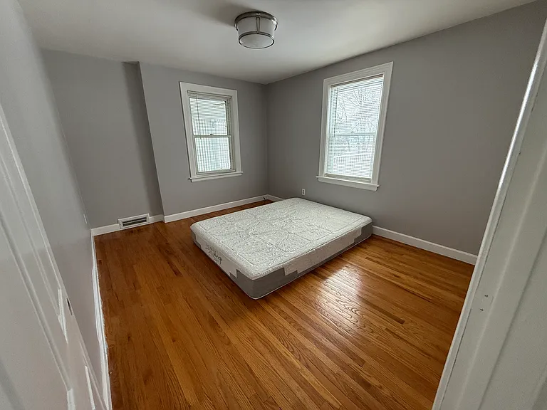 196 Clover St #1 — Photo 5