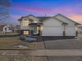 688 101st Ave NE, Blaine, MN 55434