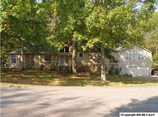 110 Cove Creek Ln, Rainbow City, AL 35906