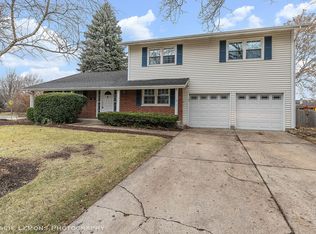 820 E Carpenter Dr, Palatine, IL 60074