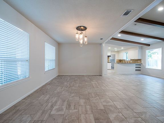 4th image of 2902 Silverleaf Dr