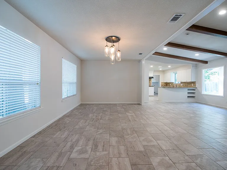 2902 Silverleaf Dr — Photo 4