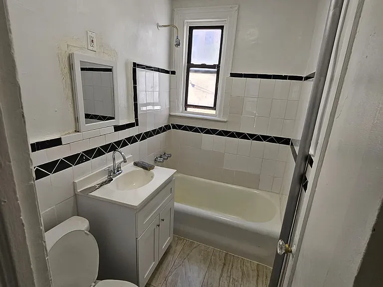 2108 Chatterton Ave #2E — Photo 10