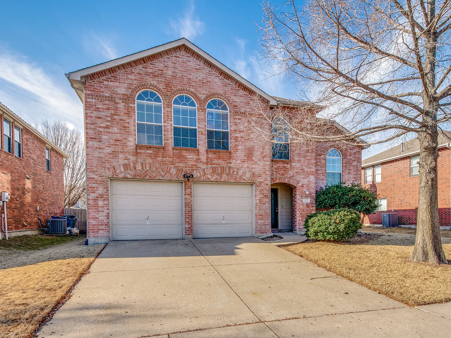 4 bed, 2.5 bath, 2505 sqft, $2,400 — Photo 1