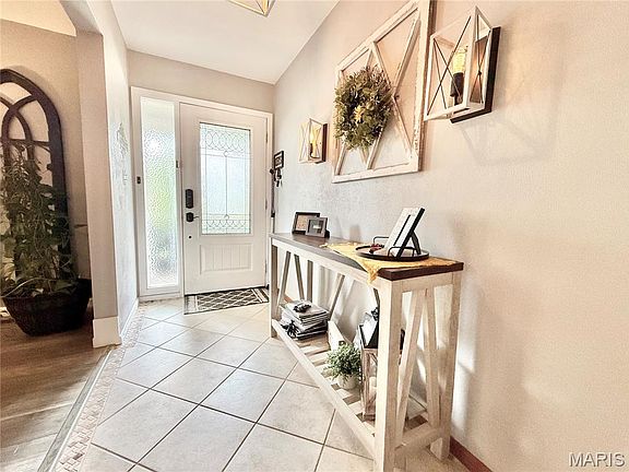 3rd image of 4913 Chateau Dr