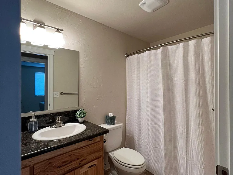 1060 Compton Way — Photo 7