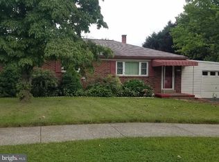 15 Briar Ln, Camp Hill, PA 17011