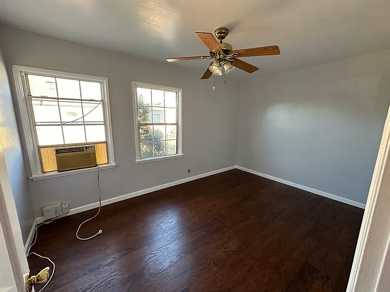2530 Termino Ave — Photo 15