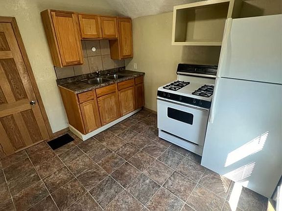 3rd image of 831 7th Ave SE Unit 2