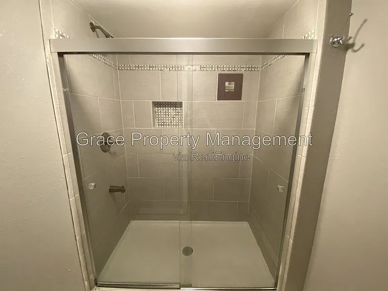 10870 Stuart Cir — Photo 7