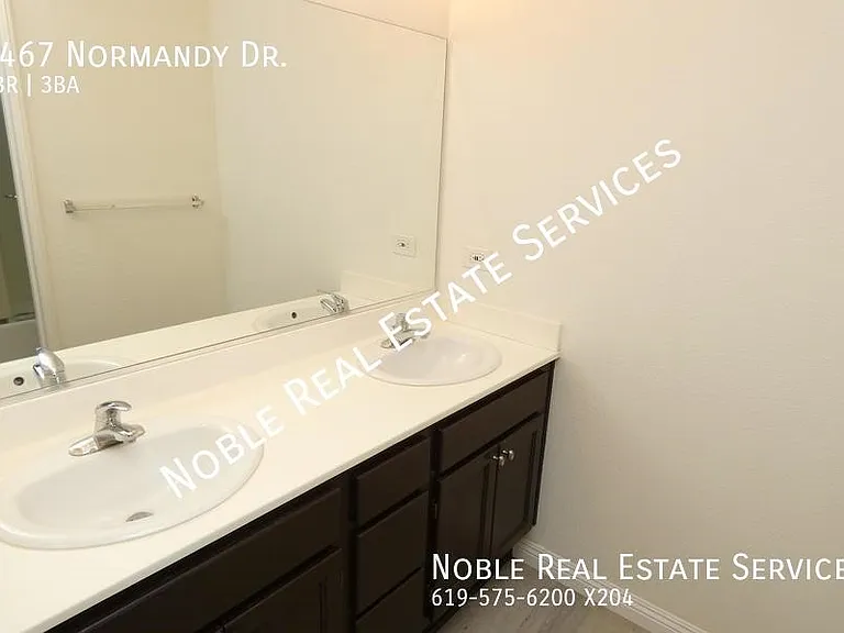 1467 Normandy Dr — Photo 3