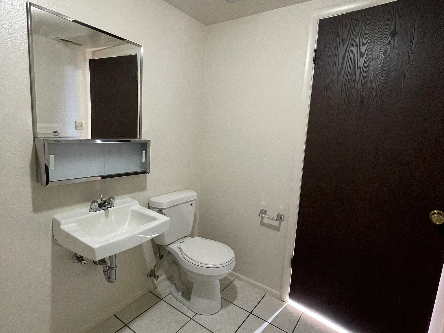 2 bed, 1.5 bath, 1150 sqft, $1,330 — Photo 1