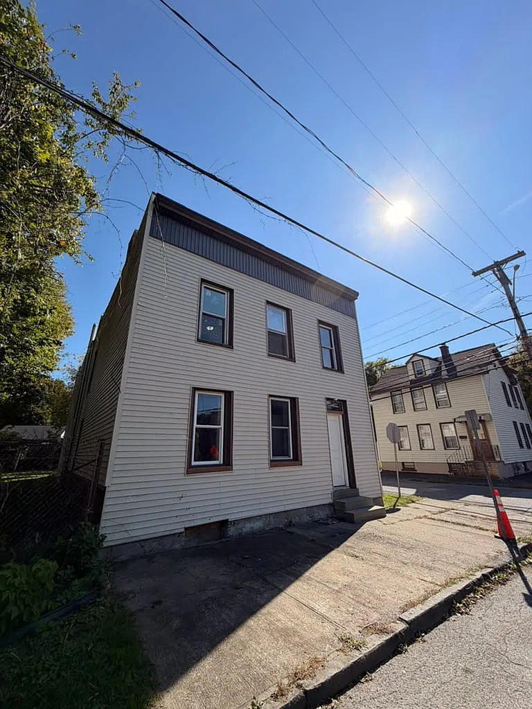 1022 6th Ave — Photo 1
