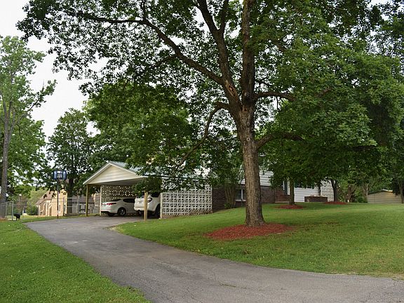  Exterior - Carport/Driveway