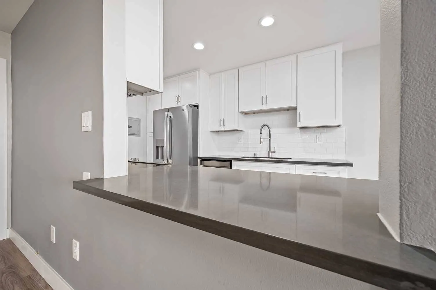 Los Robles Apartments — Photo 4