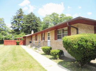 2012 Burke Dr, Winthrop Harbor, IL 60096