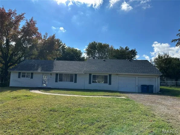 904 Victory Dr, Saint Louis, MO 63125