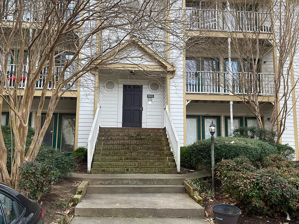 1511 Creekwood Ct #201