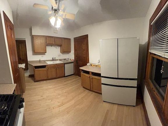 Updated Kitchen with new Samsung Bespoke Frig (beverage center and more), Stove (convection and more) and Dishwasher (quiet!).