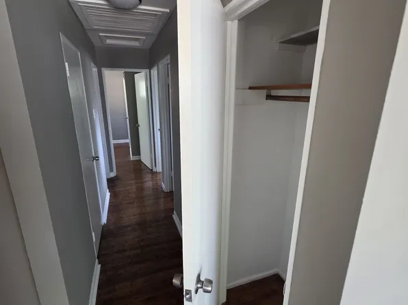 880 Derhake Rd, Florissant, MO 63033