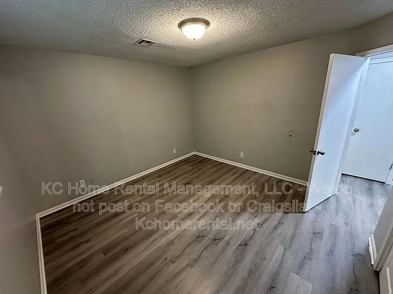 4711 Switzer Rd — Photo 16