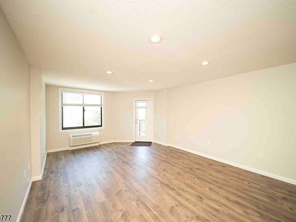3rd image of 115 Polifly Rd APT 5D