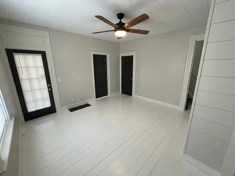 504 Millikin St — Photo 4