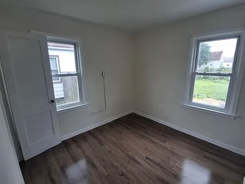 379 W Stewart St — Photo 5