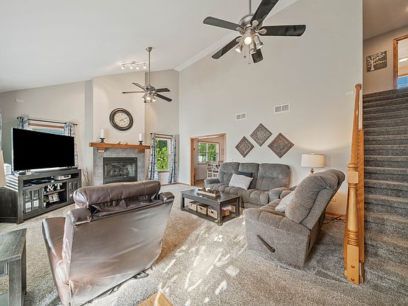 2nd image of 1854 Laverne Dr