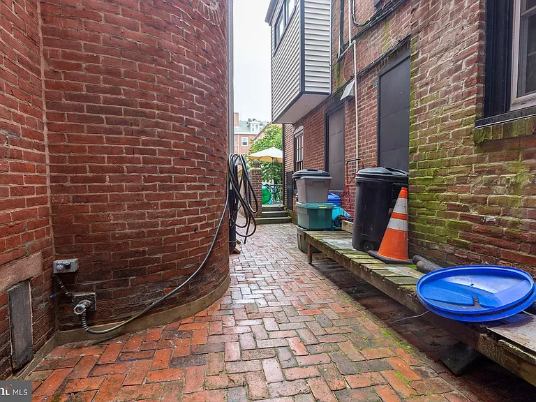 927 Clinton St #2F — Photo 13