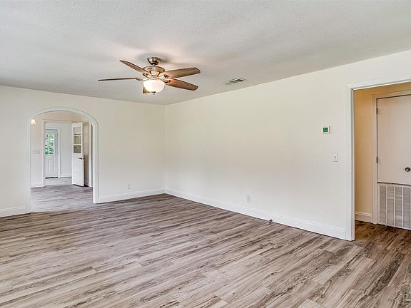 5th image of 8427 Cove Ave
