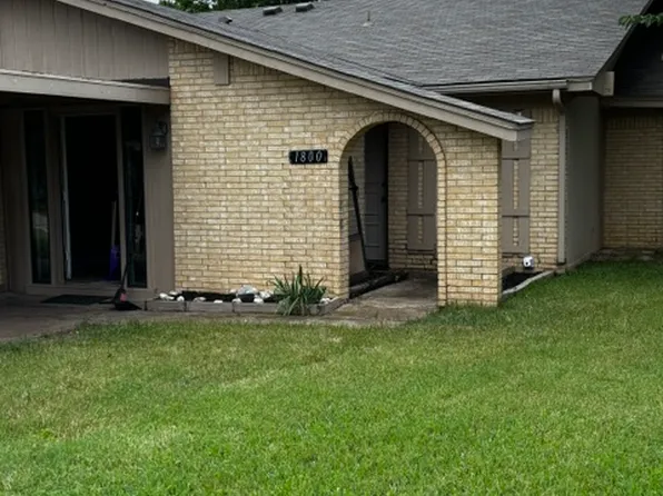 1800 Meadow Oak St, Denton, TX 76209