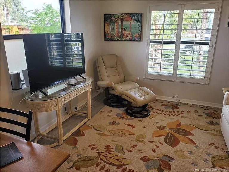 590 NE Lima Vias — Photo 23