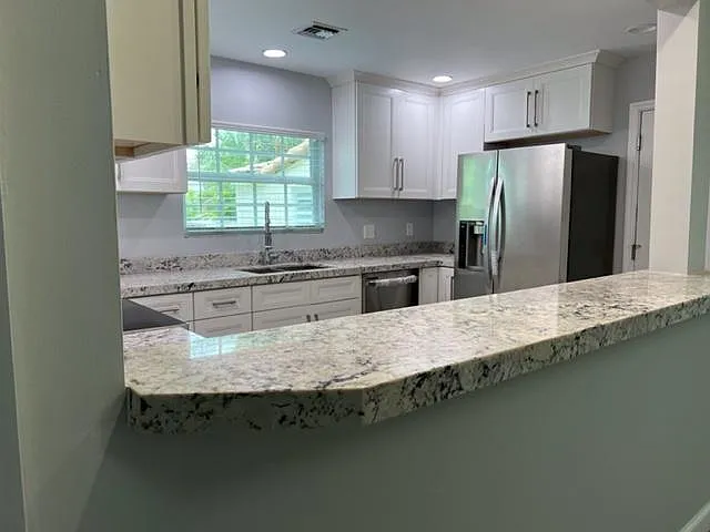709 SW 4th Pl — Photo 6