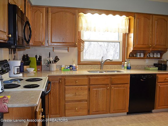 3rd image of 1725 Parkvale Ave